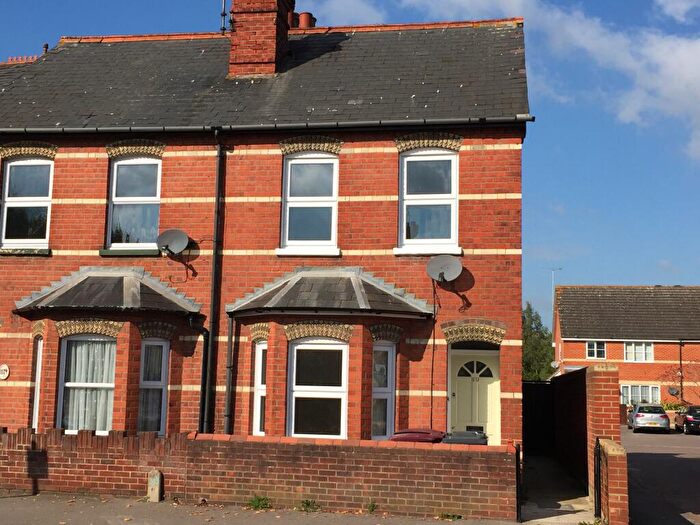 3 Bedroom Semi Detached House To Rent In School Road, Tilehurst, Reading, Berkshire, RG31