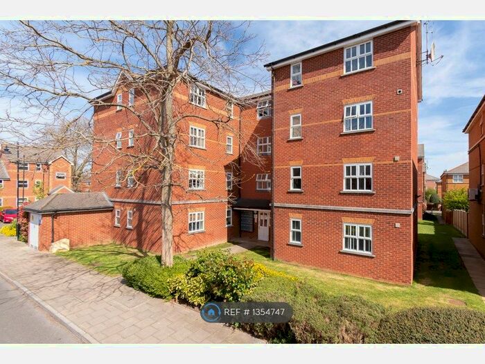 2 Bedroom Flat To Rent In Massingberd Way, London, SW17