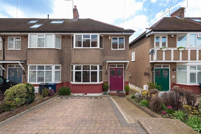 3 Bedroom End Terrace House For Sale In Ferney Road, East Barnet, EN4
