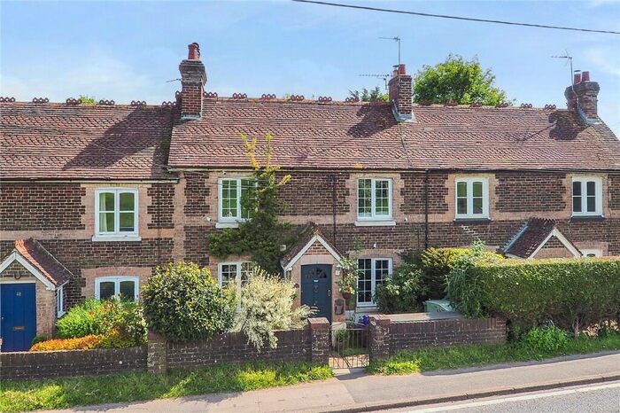 3 Bedroom Terraced House For Sale In Winchester Road, Petersfield, Hampshire, GU32