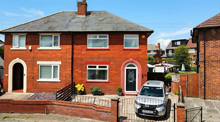 3 Bedroom Semi Detached House For Sale In Hawthorn Avenue, Ashton-In-Makerfield, Wigan, WN4