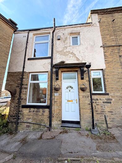 1 Bedroom End Of Terrace House For Sale In Moor Street, Queensbury, BD13