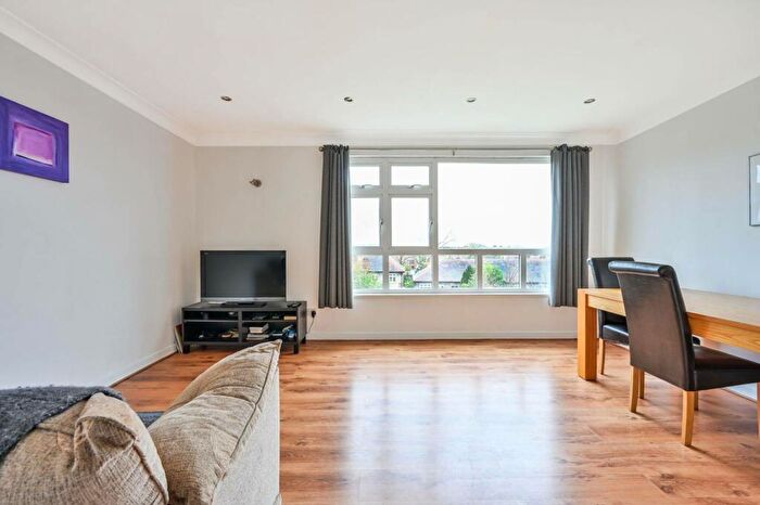 2 Bedroom Flat For Sale In Cranes Park, Surbiton, KT5