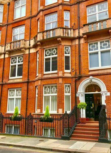 2 Bedroom Flat To Rent In Montagu Mansions, London, W1U