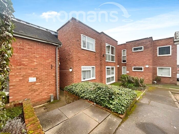 2 Bedroom Flat To Rent In Croxley Rise, SL6