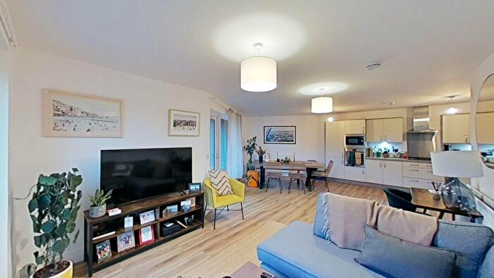 2 Bedroom Flat To Rent In Brunswick Road, Edinburgh, Midlothian, EH7