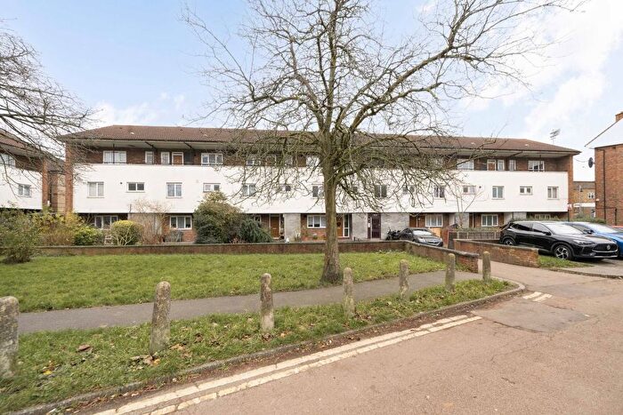 3 Bedroom Flat To Rent In Batman Close, White City Estate, London, W12