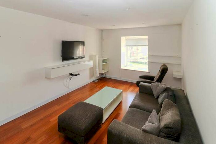 1 Bedroom Flat To Rent In St Pauls Close Ealing, W5