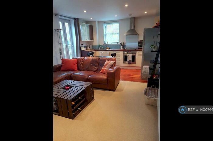 2 Bedroom Flat To Rent In Tanners Court, Hertford, SG14