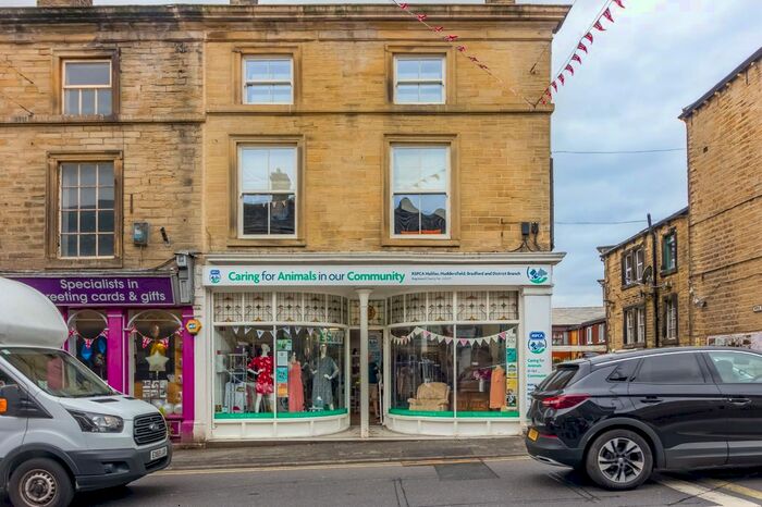 End Of Terrace House To Rent In Victoria Street, Holmfirth, HD9