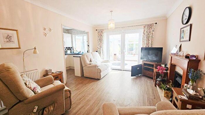 2 Bedroom Detached Bungalow For Sale In Siddons Road, Hampton Dene, HR1