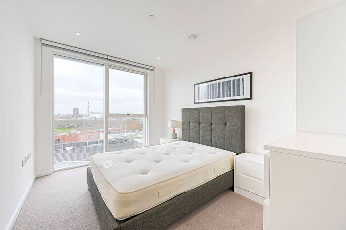 2 Bedroom Flat For Sale In Waterline Way, Deptford, London, SE8
