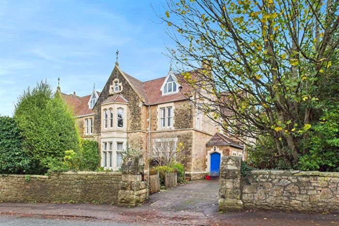 2 Bedroom Apartment For Sale In Prominent Position Within Upper Clevedon, BS21