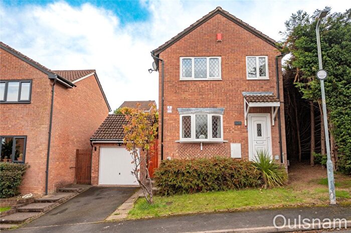 3 Bedroom Detached House For Sale In Tollhouse Road, Stoke Heath, Bromsgrove, Worcestershire, B60