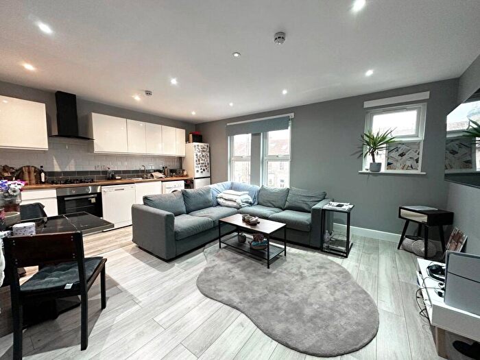 2 Bedroom Flat For Sale In Ringstead Road, London, SE6