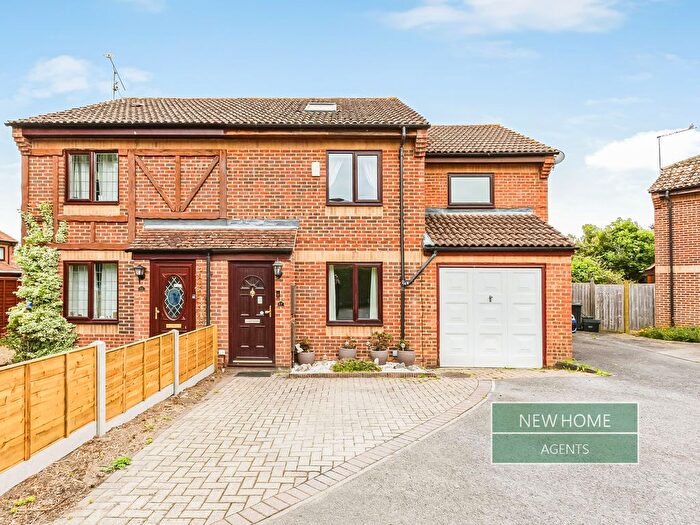 4 Bedroom Semi Detached House For Sale In Larchside Close, Spencers Wood, Reading, RG7