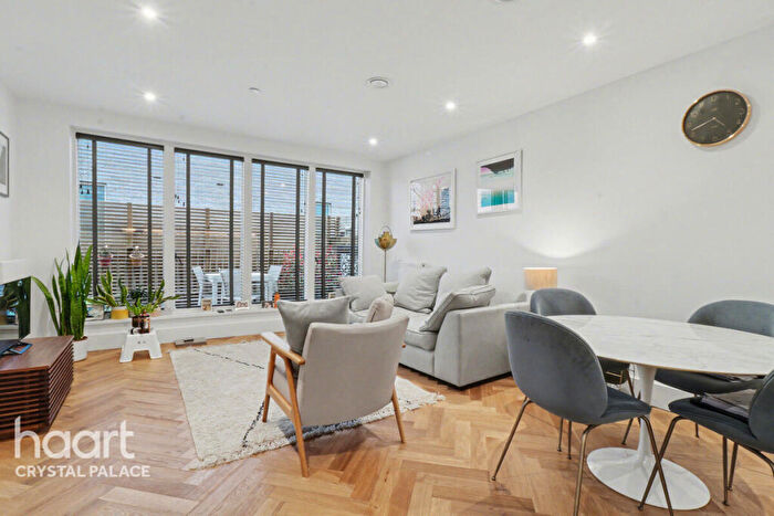 3 Bedroom End Of Terrace House For Sale In Marston Way, London, SE19