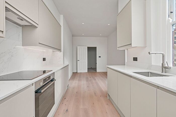 2 Bedroom Flat To Rent In Prince Of Wales Drive, London, SW11