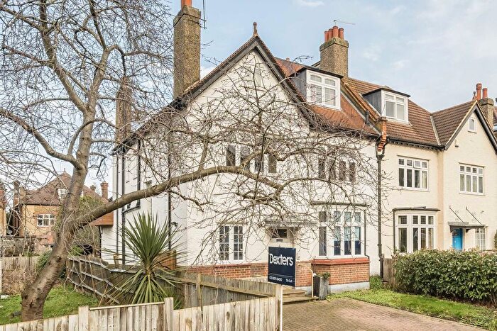 3 Bedroom Flat To Rent In Prentis Road, London, SW16