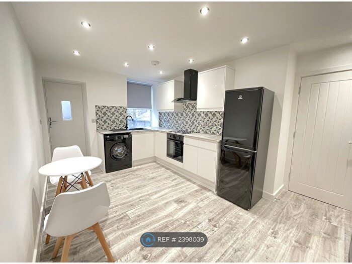 1 Bedroom Flat To Rent In High Street, Lees, Oldham, OL4