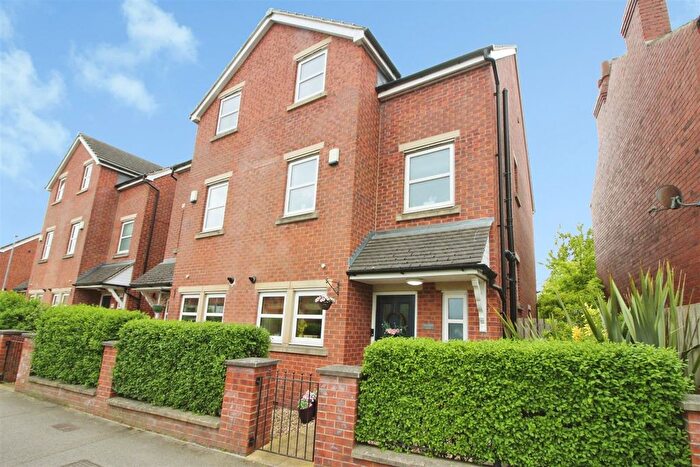 4 Bedroom Semi Detached House For Sale In Barleyhill Road, Garforth, Leeds, LS25