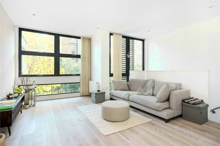 2 Bedroom House To Rent In Ingle Mews, London, EC1R