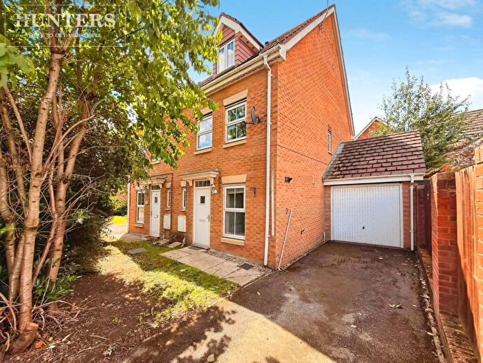 3 Bedroom Semi-Detached House For Sale In Town Lands Close, Wombwell, Barnsley, S73