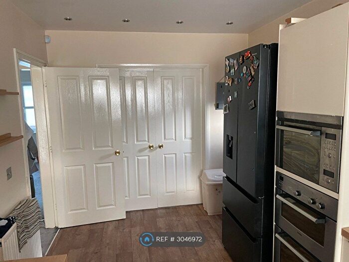 4 Bedroom Detached House To Rent In Parkhills Close, Bury, BL9