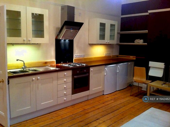 3 Bedroom Flat To Rent In Kennington Lane, London, SE11