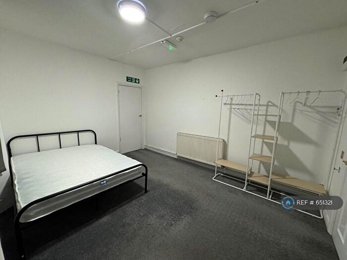 Studio To Rent In Watford Way, London, NW7