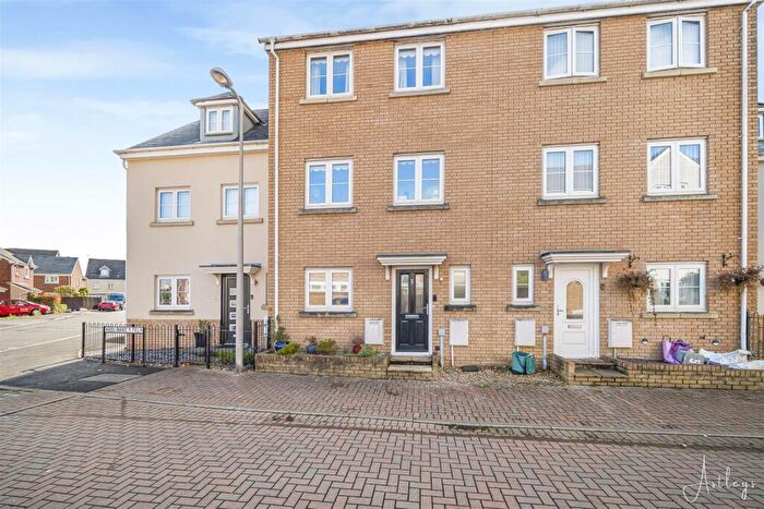 4 Bedroom Town House For Sale In Heol Banc Y Felin, Gorseinon, Swansea, SA4