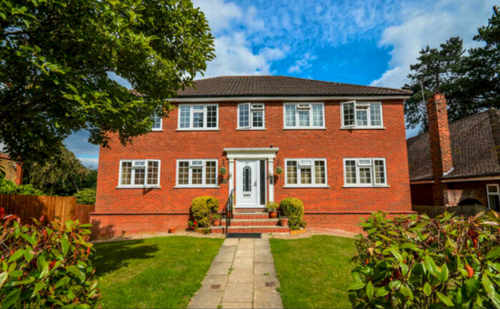 2 Bedroom Apartment To Rent In College Road, Hoddesdon, EN11