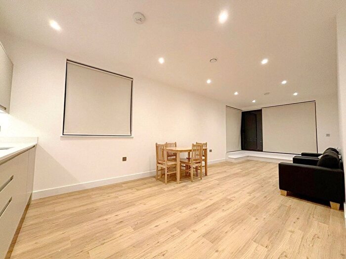 2 Bedroom Flat To Rent In Farnborough Road, Farnborough, Surrey, GU14