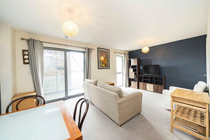2 Bedroom Flat To Rent In Streatham Place, Brixton, SW2
