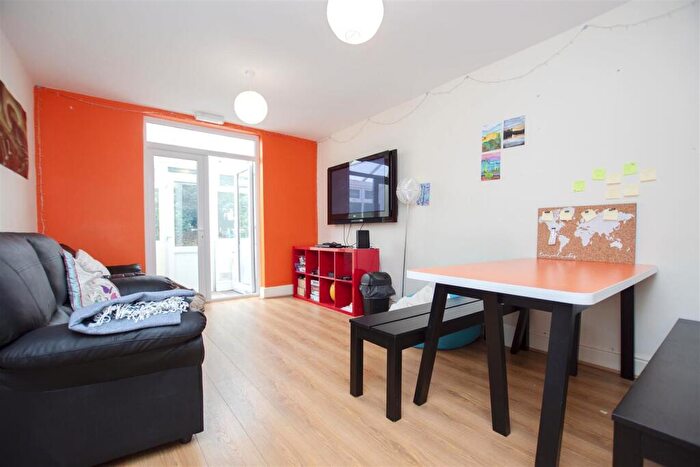 6 Bedroom House To Rent In Tiverton Road, Birmingham, West Midlands, B29