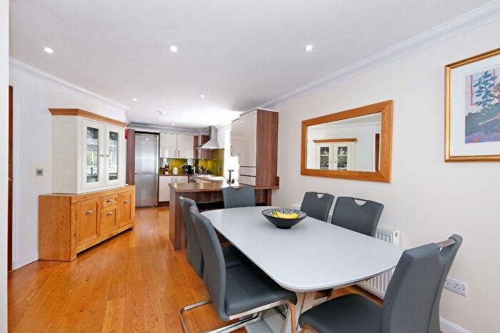 2 Bedroom Flat To Rent In Broomhill Road, Aberdeen, AB10