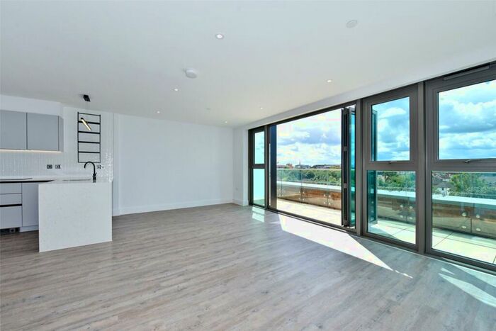3 Bedroom Penthouse To Rent In The Factory, Memorial Avenue, Slough, SL1