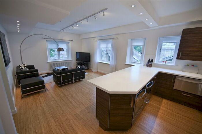 3 Bedroom Apartment To Rent In Grove Street, Bath, BA2