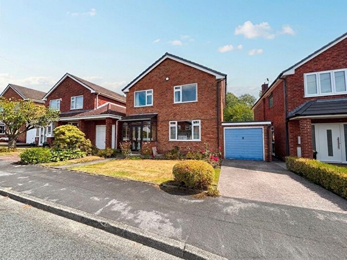 4 Bedroom Detached House For Sale In Ladybridge Avenue, Worsley, M28