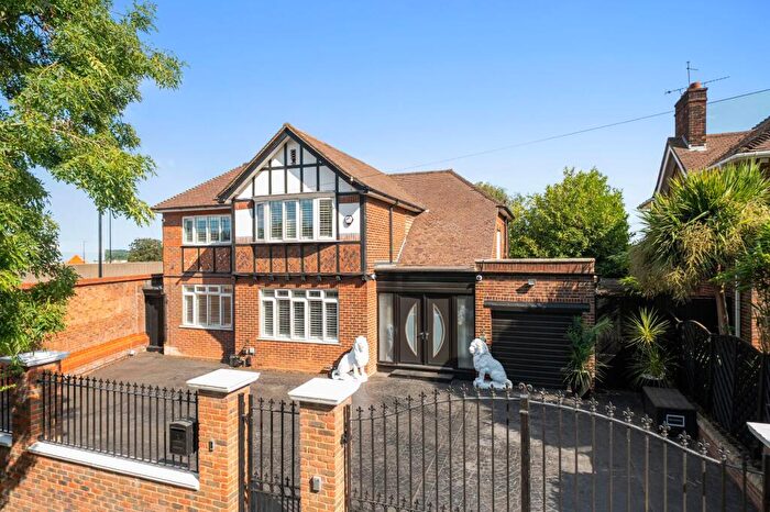 5 Bedroom Detached House For Sale In The Green, Orpington, Bromley., BR5