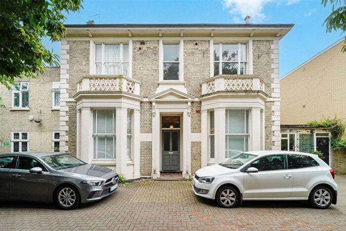 2 Bedroom Flat For Sale In Upper Richmond Road, Putney, London, SW15