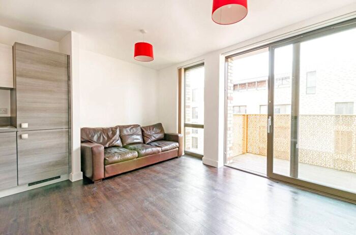 1 Bedroom Flat To Rent In Truman Walk, Bow, London, E3