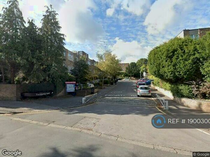 2 Bedroom Maisonette To Rent In Turnpike Link, Croydon, CR0