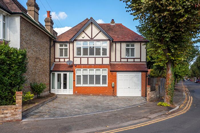 4 Bedroom Link Detached House For Sale In Carshalton Park Road, Carshalton, SM5