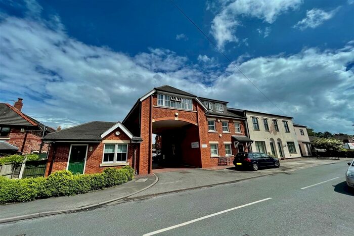 2 Bedroom Flat To Rent In Laburnum Court, Lymm, WA13