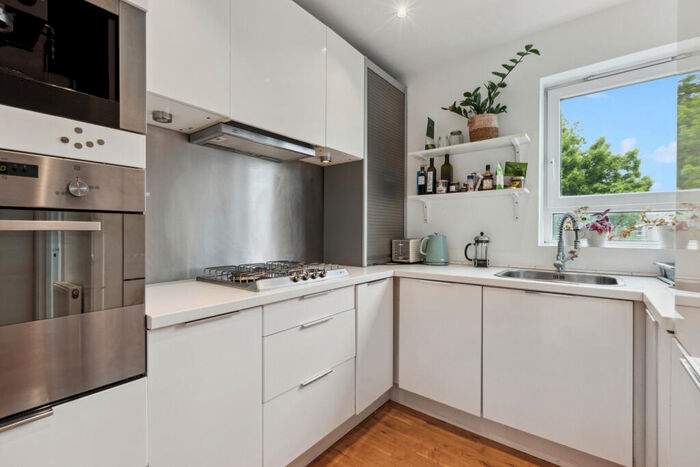 1 Bedroom Flat To Rent In Newington Green Road, Canonbury, N1