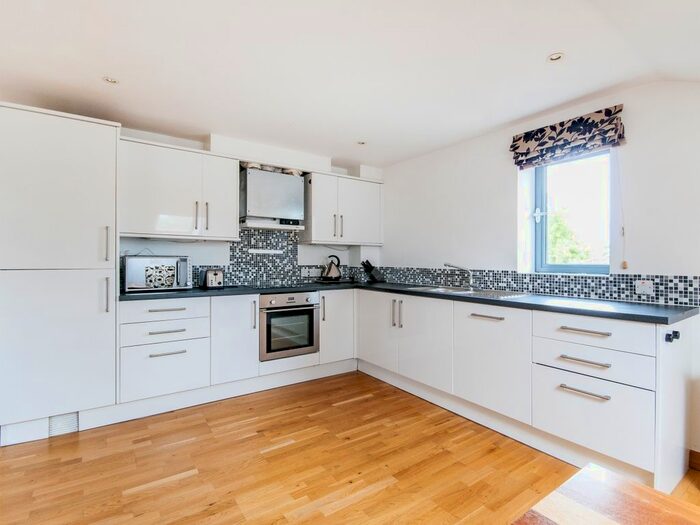 1 Bedroom Flat To Rent In Hernes Crescent, Oxford, OX2