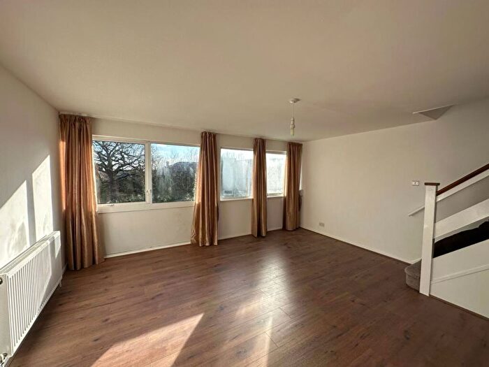 2 Bedroom Flat To Rent In Stonegrove, Ailantus Court Stonegrove, HA8