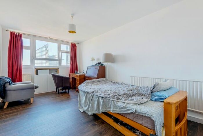 2 Bedroom Flat To Rent In Hall Street, London, EC1V
