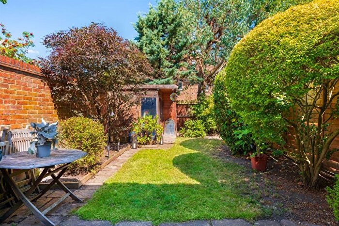 3 Bedroom End Of Terrace House For Sale In Farmers End, Charvil, Reading, RG10